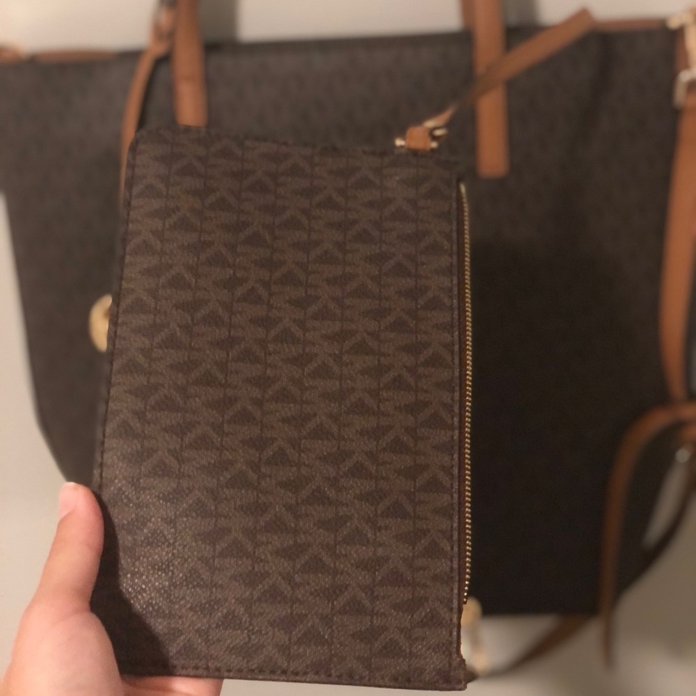 Gorgeous barely used Michael Kors bag 🤎 - Picture 2 of 4